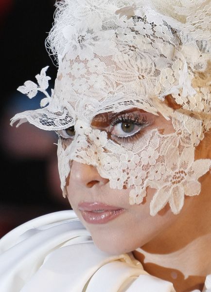 lady_gaga_brit_awards_10_2.3.jpg